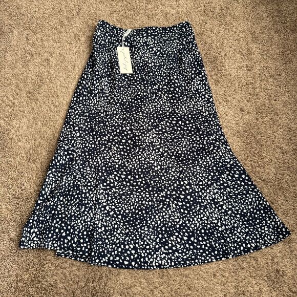 Petal & Pup Women’s Navy and White Patterned Skirt size 2 - Picture 1 of 6